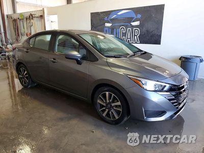 Czwarte zdjęcie samochodu z boku: 2025 NISSAN VERSA SV VIN:3N1CN8EV0SL835901 - miniatura