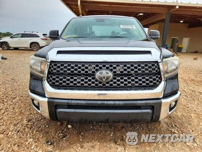 Piąte zdjęcie samochodu w środku: 2018 TOYOTA TUNDRA CREWMAX SR5 VIN:5TFEY5F16JX241839 - miniatura