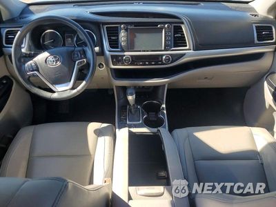 Zdjęcie 8 z 13 samochodu: 2018 TOYOTA HIGHLANDER XLE VIN:5TDJZRFH3JS863059 - miniatura