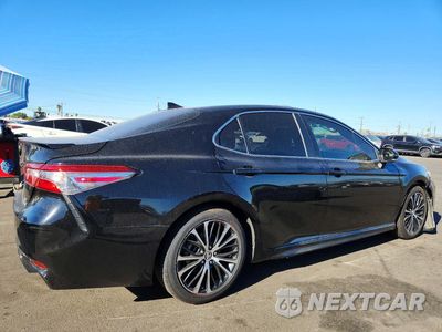 Trzecie zdjęcie samochodu z tyłu: 2018 TOYOTA CAMRY HYBRID SE VIN:4T1B21HK9JU504194 - miniatura