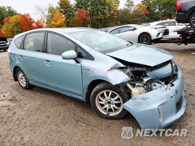 Czwarte zdjęcie samochodu z boku: 2013 TOYOTA PRIUS V THREE VIN:JTDZN3EU7D3219774 - miniatura