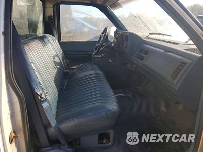 Zdjęcie 10 z 12 samochodu: 1991 CHEVROLET GMT-400 C2500 VIN:1GCGC24K3ME149203 - miniatura