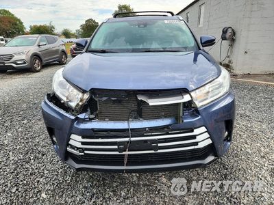 Piąte zdjęcie samochodu w środku: 2018 TOYOTA HIGHLANDER XLE VIN:5TDJZRFHXJS872454 - miniatura