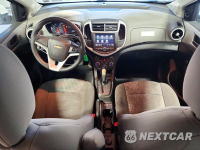Zdjęcie 8 z 12 samochodu: 2018 CHEVROLET SONIC VIN:1G1JG6SH0J4110314 - miniatura