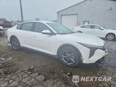 Czwarte zdjęcie samochodu z boku: 2025 KIA K4 LXS VIN:3KPFT4DE5SE192508 - miniatura
