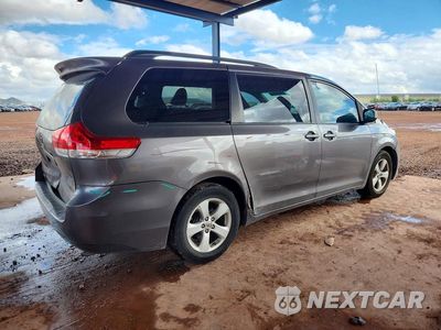 Trzecie zdjęcie samochodu z tyłu: 2014 TOYOTA SIENNA LE VIN:5TDKK3DC3ES438881 - miniatura