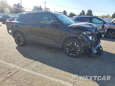 Czwarte zdjęcie samochodu z boku: 2023 CHEVROLET TRAILBLAZER LT VIN:KL79MRSL1PB203837 - miniatura