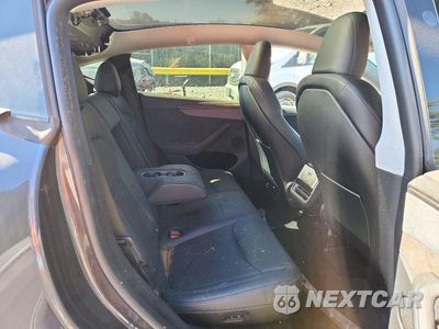 Zdjęcie 10 z 12 samochodu: 2026 TESLA MODEL Y VIN:7SAYGDED5TA466045 - miniatura