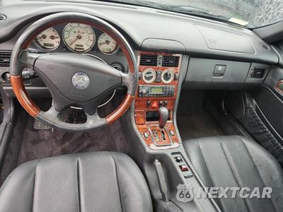 Zdjęcie 8 z 12 samochodu: 2001 MERCEDES-BENZ SLK 320 VIN:WDBKK65F21F185555 - miniatura