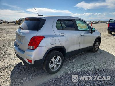 Trzecie zdjęcie samochodu z tyłu: 2021 CHEVROLET TRAX LS VIN:KL7CJNSB4MB357646 - miniatura