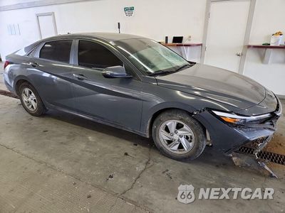 Czwarte zdjęcie samochodu z boku: 2024 HYUNDAI ELANTRA SE VIN:KMHLL4DG2RU656379 - miniatura
