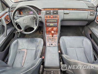 Zdjęcie 8 z 13 samochodu: 2000 MERCEDES-BENZ E 320 VIN:WDBJF65J3YB102334 - miniatura