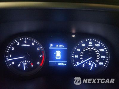Zdjęcie 9 z 13 samochodu: 2019 HYUNDAI TUCSON SE VIN:KM8J2CA45KU001119 - miniatura