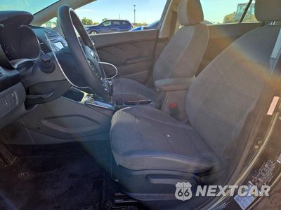 Zdjęcie 7 z 12 samochodu: 2017 KIA FORTE LX VIN:3KPFL4A77HE127240 - miniatura