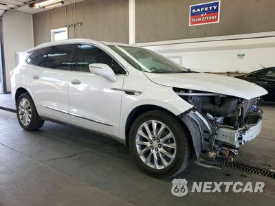 Czwarte zdjęcie samochodu z boku: 2021 BUICK ENCLAVE PREMIUM VIN:5GAEVBKW9MJ240606 - miniatura