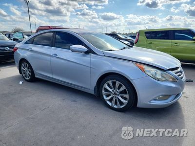 Czwarte zdjęcie samochodu z boku: 2011 HYUNDAI SONATA SE VIN:5NPEC4AC5BH180160 - miniatura
