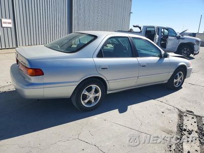 Trzecie zdjęcie samochodu z tyłu: 2001 TOYOTA CAMRY CE VIN:4T1BG22K51U870847 - miniatura