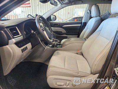 Zdjęcie 7 z 12 samochodu: 2019 TOYOTA HIGHLANDER LE PLUS VIN:5TDBZRFH7KS922457 - miniatura
