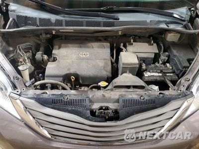 Zdjęcie 12 z 13 samochodu: 2014 TOYOTA SIENNA VIN:5TDDK3DCXES082163 - miniatura