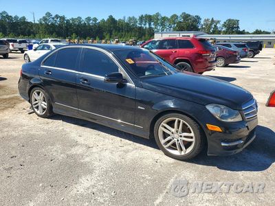 Czwarte zdjęcie samochodu z boku: 2012 MERCEDES-BENZ C 250 VIN:WDDGF4HB2CR235189 - miniatura