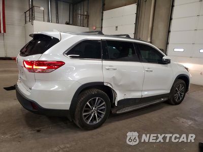 Trzecie zdjęcie samochodu z tyłu: 2019 TOYOTA HIGHLANDER XLE VIN:5TDKZRFH6KS340771 - miniatura