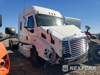 Czwarte zdjęcie samochodu z boku: 2012 FREIGHTLINER CASCADIA 113 VIN:1FUJGHDVXCSBF2727 - miniatura