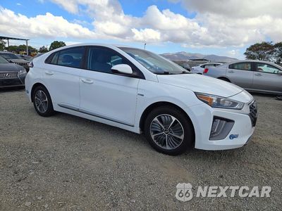 Czwarte zdjęcie samochodu z boku: 2020 HYUNDAI IONIQ SE VIN:KMHC65LD6LU202728 - miniatura