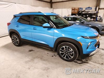 Czwarte zdjęcie samochodu z boku: 2025 CHEVROLET TRAILBLAZER LT VIN:KL79MPSPXSB179005 - miniatura