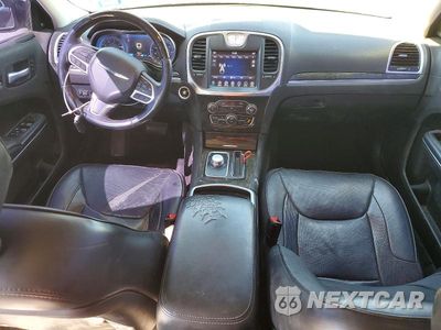 Zdjęcie 8 z 12 samochodu: 2017 CHRYSLER 300C VIN:2C3CCAEG3HH570957 - miniatura