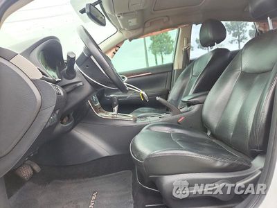 Zdjęcie 7 z 12 samochodu: 2015 NISSAN SENTRA SL VIN:3N1AB7AP6FY354769 - miniatura