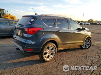 Trzecie zdjęcie samochodu z tyłu: 2019 FORD ESCAPE TITANIUM VIN:1FMCU9J95KUC53731 - miniatura