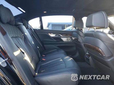 Zdjęcie 10 z 12 samochodu: 2019 BMW M760 XI VIN:WBA7H6C59KG615235 - miniatura