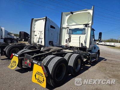 Trzecie zdjęcie samochodu z tyłu: 2021 INTERNATIONAL LT625 SEMI TRUCK VIN:3HSDZTZR3MN237015 - miniatura