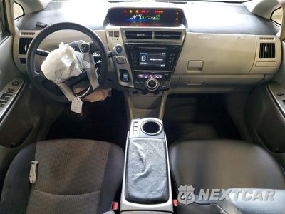 Zdjęcie 8 z 12 samochodu: 2016 TOYOTA PRIUS V TWO VIN:JTDZN3EU3GJ053639 - miniatura