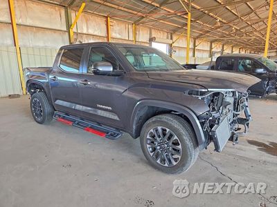 Czwarte zdjęcie samochodu z boku: 2025 TOYOTA TUNDRA CREWMAX LIMITED VIN:5TFJA5DB7SX298938 - miniatura