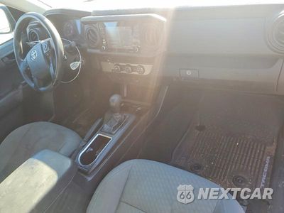 Zdjęcie 8 z 12 samochodu: 2020 TOYOTA TACOMA SR VIN:5TFRX5GNXLX173912 - miniatura
