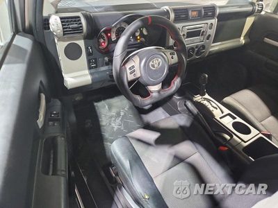 Zdjęcie 8 z 13 samochodu: 2012 TOYOTA FJ CRUISER BASE VIN:JTEZU4BF0CK011752 - miniatura
