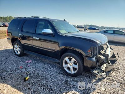 Czwarte zdjęcie samochodu z boku: 2013 CHEVROLET TAHOE C1500 LT VIN:1GNSCBE04DR165028 - miniatura