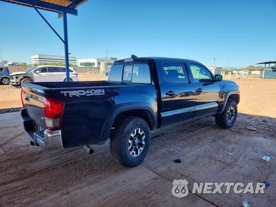 Trzecie zdjęcie samochodu z tyłu: 2016 TOYOTA TACOMA TRD OFF-ROAD VIN:3TMCZ5AN1GM029444 - miniatura