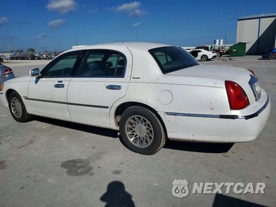 Drugie zdjęcie samochodu z przodu: 2000 LINCOLN TOWN CAR SIGNATURE VIN:1LNHM82W9YY852895 - miniatura