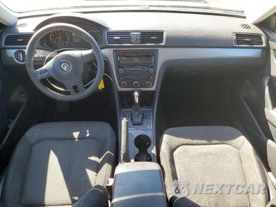 Zdjęcie 8 z 12 samochodu: 2012 VOLKSWAGEN PASSAT S VIN:1VWAP7A32CC032479 - miniatura