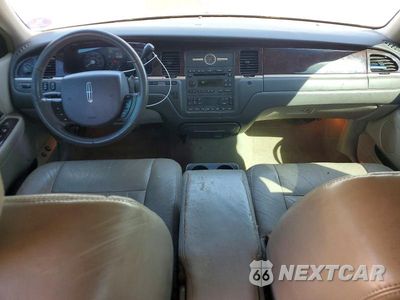 Zdjęcie 8 z 12 samochodu: 2007 LINCOLN TOWN CAR SIGNATURE VIN:1LNHM81V57Y623864 - miniatura