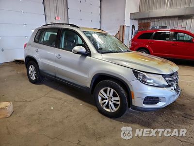 Czwarte zdjęcie samochodu z boku: 2016 VOLKSWAGEN TIGUAN S VIN:WVGBV7AX9GW005795 - miniatura