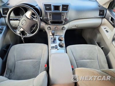 Zdjęcie 8 z 13 samochodu: 2013 TOYOTA HIGHLANDER PLUS VIN:5TDBK3EHXDS222549 - miniatura
