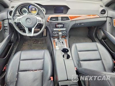Zdjęcie 8 z 12 samochodu: 2012 MERCEDES-BENZ C 300 4MATIC VIN:WDDGF8BBXCF873286 - miniatura