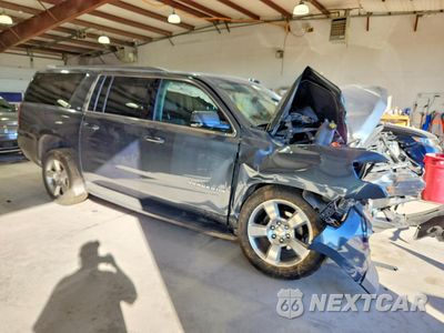 Czwarte zdjęcie samochodu z boku: 2020 CHEVROLET SUBURBAN K1500 LT VIN:1GNSKHKCXLR148897 - miniatura