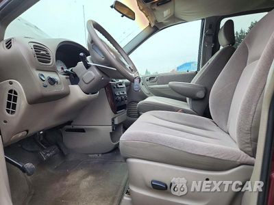 Zdjęcie 7 z 13 samochodu: 2001 CHRYSLER TOWN & COUNTRY LX VIN:2C8GP44311R419132 - miniatura