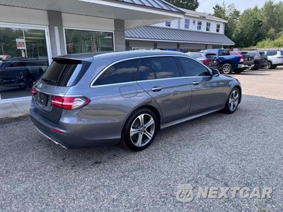 Czwarte zdjęcie samochodu z boku: 2017 MERCEDES-BENZ E 400 4MATIC VIN:WDDZH6GB9HA239374 - miniatura