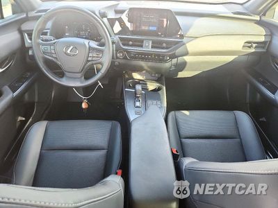 Zdjęcie 8 z 12 samochodu: 2025 LEXUS UX 300H PREMIUM VIN:JTHYBJAH8S2027623 - miniatura