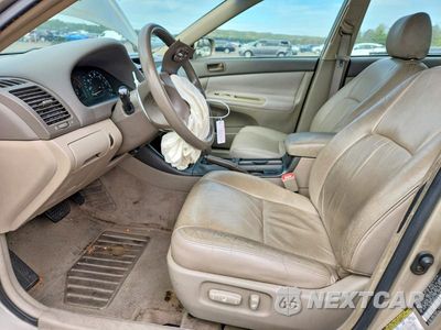 Zdjęcie 7 z 12 samochodu: 2004 TOYOTA CAMRY LE VIN:4T1BE32K24U307142 - miniatura